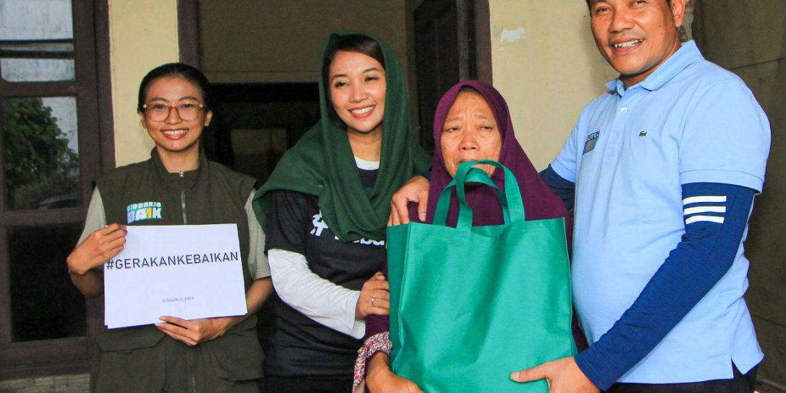 Gerakan Keba1kan Calon Bupati Sidoarjo Subandi Bantu Para Lansia di Sukodono