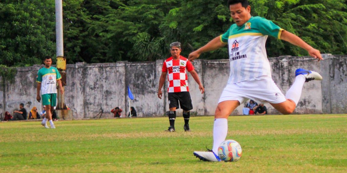 Calon Bupati Sidoarjo Subandi Cetak Gol Untuk PSAP