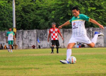 Calon Bupati Sidoarjo Subandi Cetak Gol Untuk PSAP