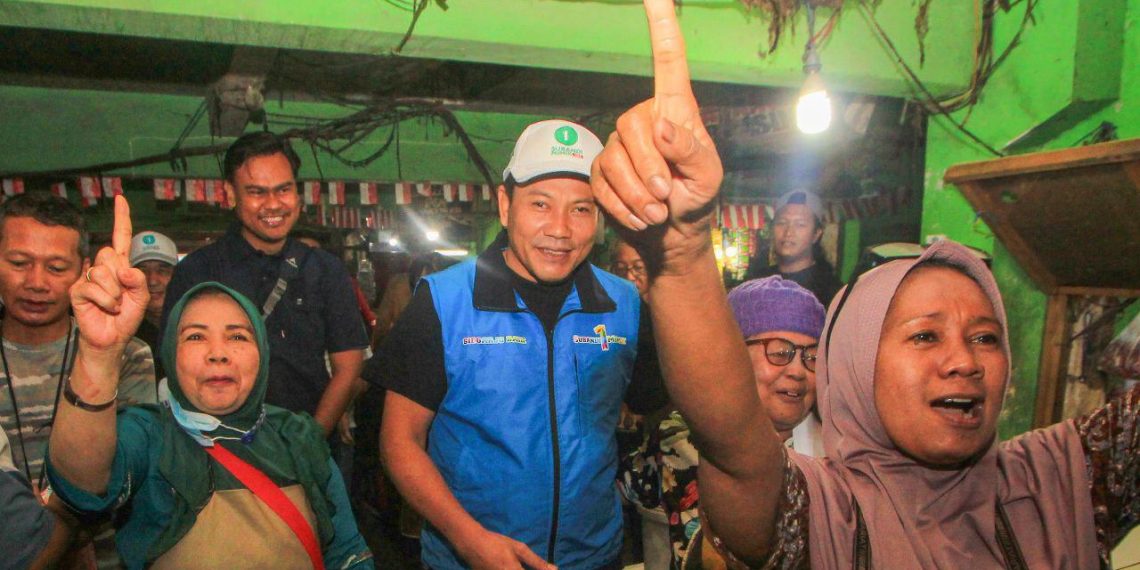 Kunjungi Pasar Wadungasri, Pedagang Kompak Pilih Tonggo Dewe Pak Bandi
