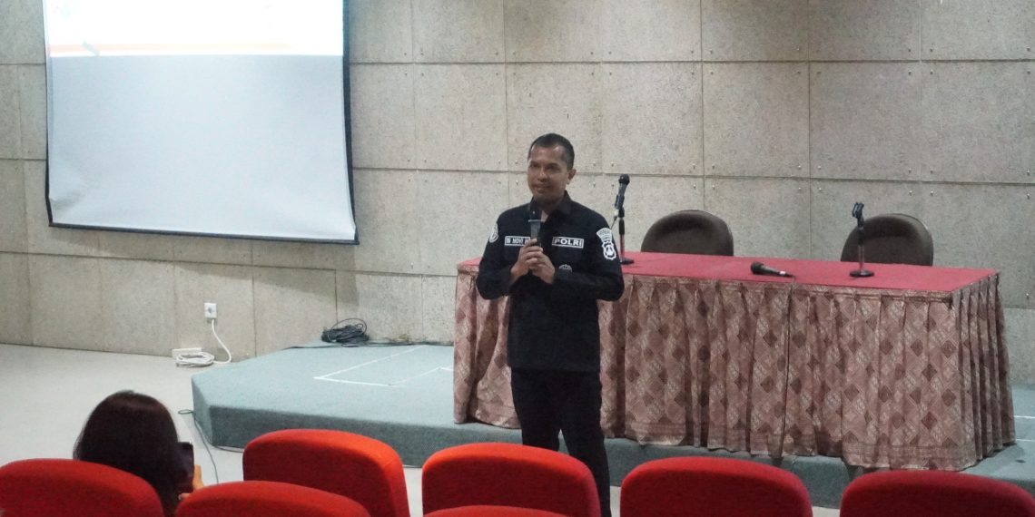 Kasi Humas Polresta Sidoarjo Berikan Kuliah Umum Strategi Kehumasan di Masa Pilkada