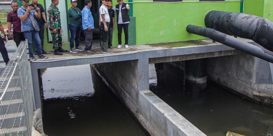 Plt Bupati Sidoarjo Subandi Sidak Titik Rawan Banjir, Pastikan Pompa Bekerja Optimal