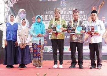 Plt Bupati Subandi Hadiri Ajang Kreativitas Pentas Seni Kearifan Lokal SMPN 1 Jabon, Angkat Tema “Budayaku Identitasku