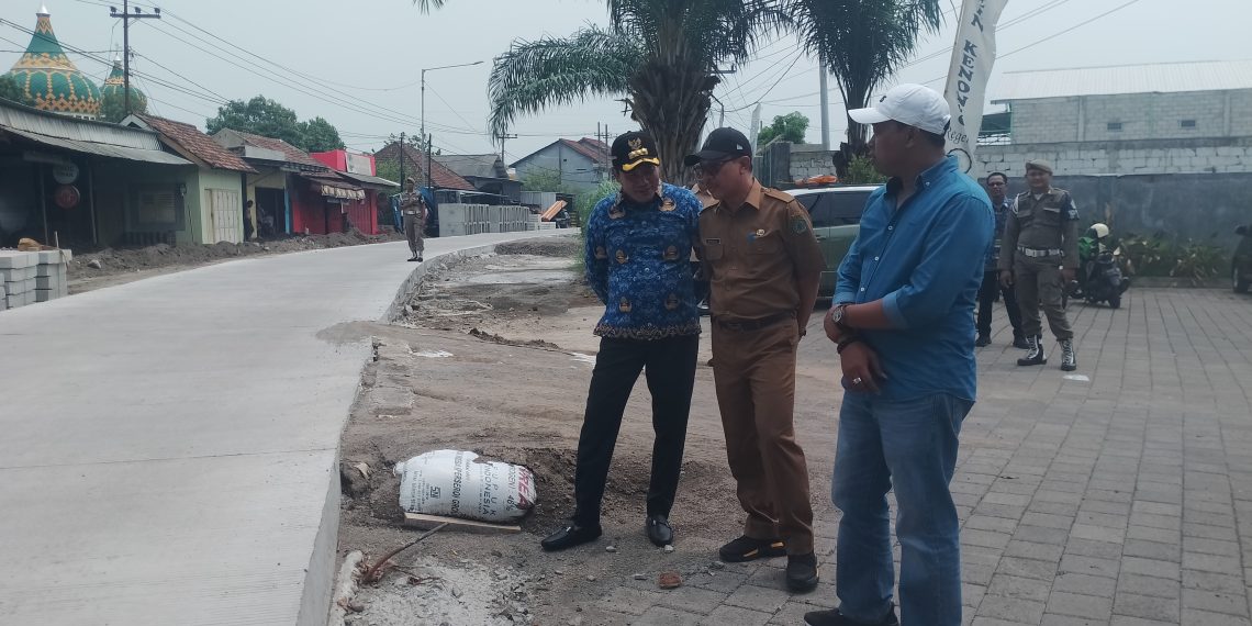 Plt Bupati Sidoarjo Subandi Pastikan Pengerjaan Betonisasi Jalan Tuntas Akhir Tahun 2024