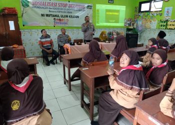 Polsek Krian Edukasi Bahaya Perundungan dan Narkoba ke Pelajar