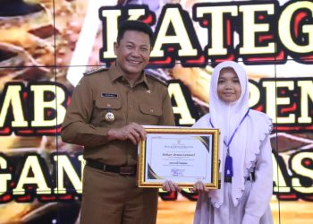 Plt Bupati Subandi Serahkan Penghargaan KISI, Gardu Mobile Raih Juara III Inovasi Daerah