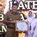 Plt Bupati Subandi Serahkan Penghargaan KISI, Gardu Mobile Raih Juara III Inovasi Daerah
