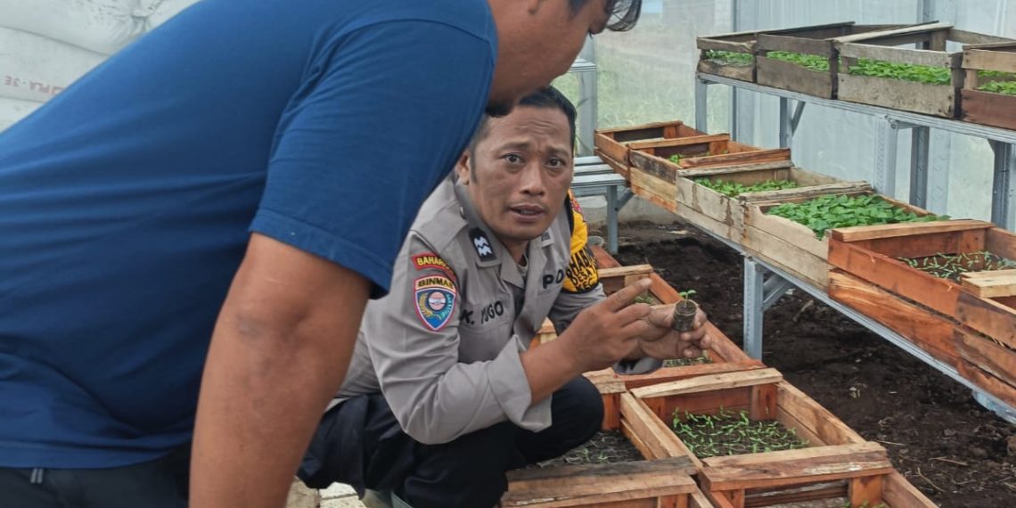 Polsek Jabon bersama Warga Bangunsari Siapkan Lahan Produktif Wujudkan Ketahanan Pangan