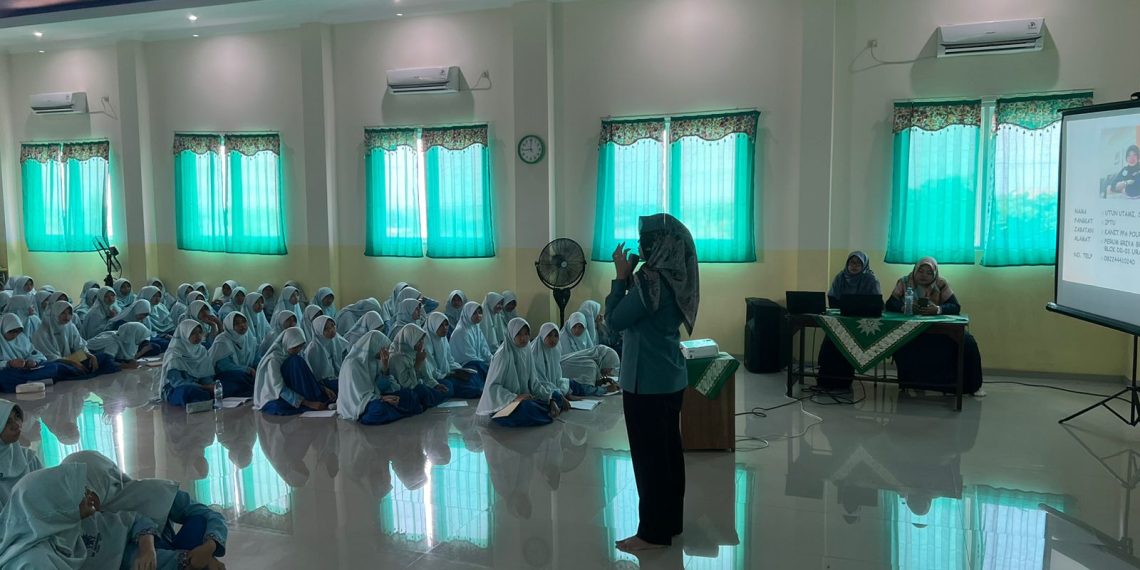 Kanit PPA Satreskrim Polresta Sidoarjo Edukasi Bijak Medsos ke Pelajar