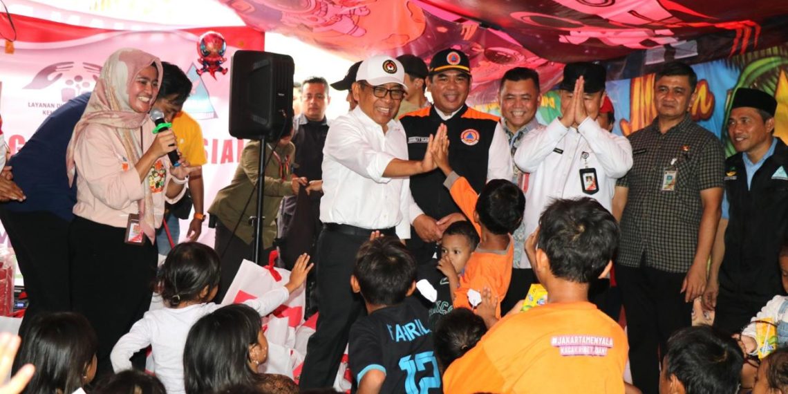 Menko PMK Pratikno Blusukan ke Lokasi Kebakaran di Kemayoran