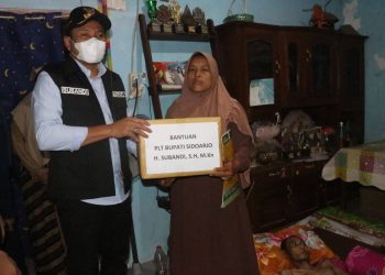 Plt Bupati Subandi Beri Bantuan Warga Sidokerto Penderita Tumor Otak