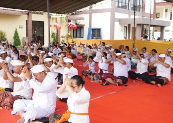 Polresta Sidoarjo Gelar Piodalan Peringati Dua Tahun Pura Kertha Bumi Bhayangkara