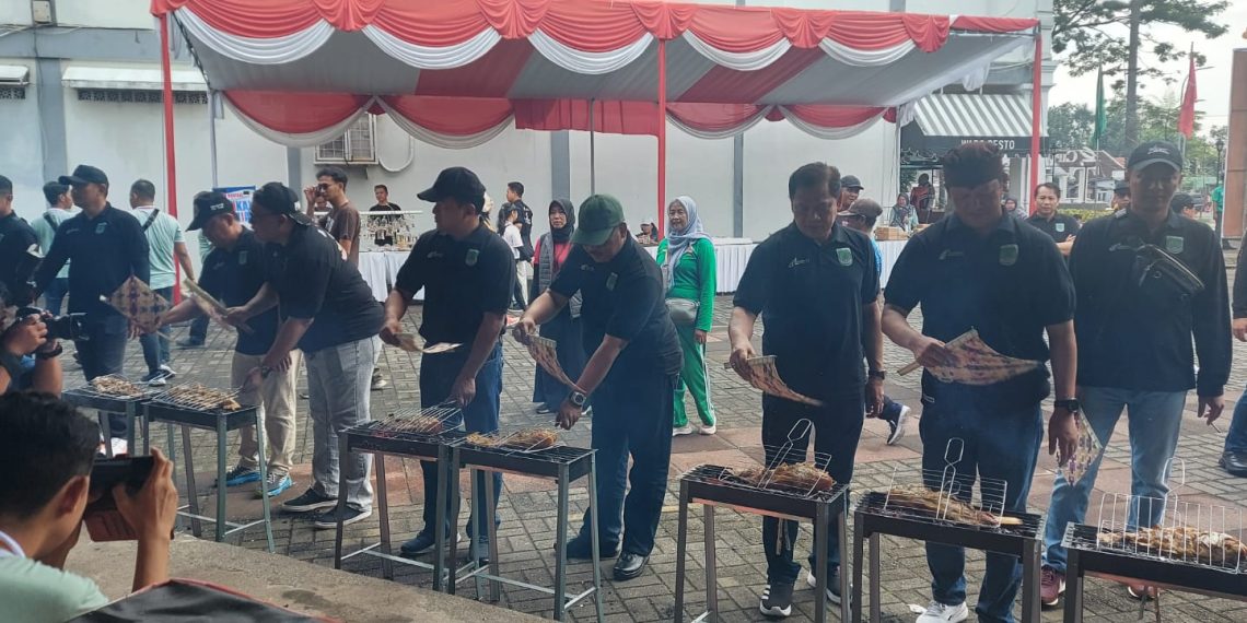 Semarak Bakar-Bakar Iwak Bersama Pj Bupati dan Kepala OPD Kabupaten Pasuruan