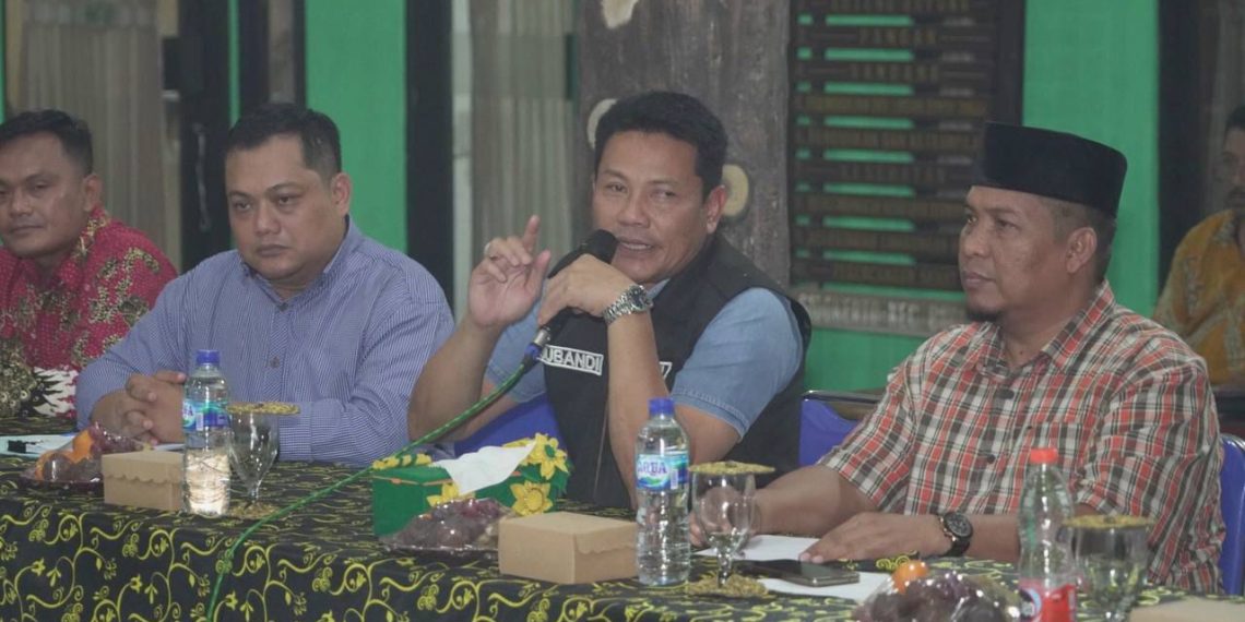 Plt Bupati Sidoarjo Subandi Mediasi Warga Sidokerto dengan Kepala Desa