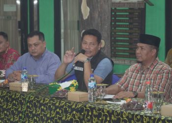 Plt Bupati Sidoarjo Subandi Mediasi Warga Sidokerto dengan Kepala Desa