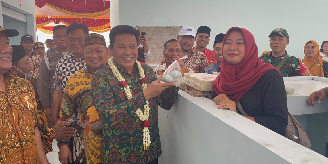 Plt Bupati Subandi Resmikan Pasar Surungan di Desa Penambangan, Kecamatan Balongbendo