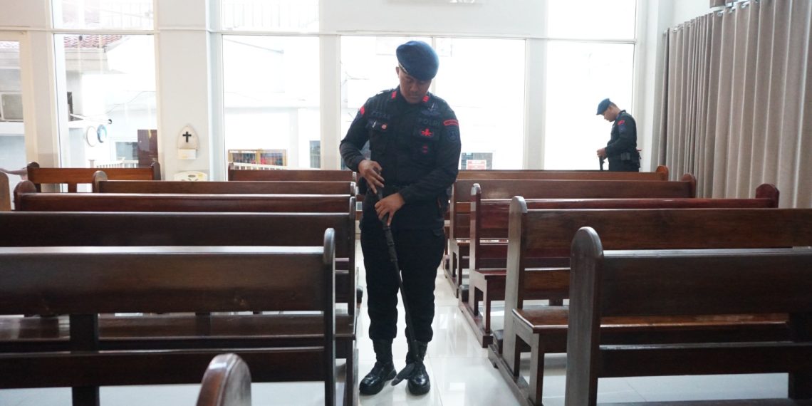 Jelang Misa Natal, Polisi Sterilisasi Gereja Sidoarjo