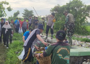 Forkopimka Gedangan Bersihkan Aliran Sungai Cegah Banjir
