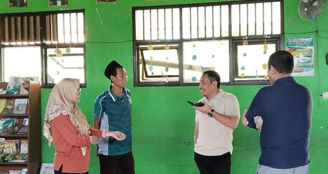 Ketua Komisi DPRD Sidoarjo Sidak Atap Ambrol SDN Sidodadi Candi