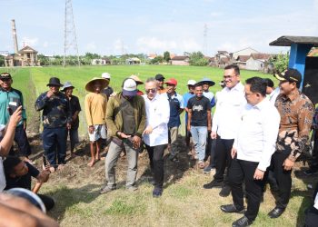 Menko Bidang Pangan RI Zulkifli Hasan Tampung Keluh Kesah dan Semangati Petani Sidoarjo