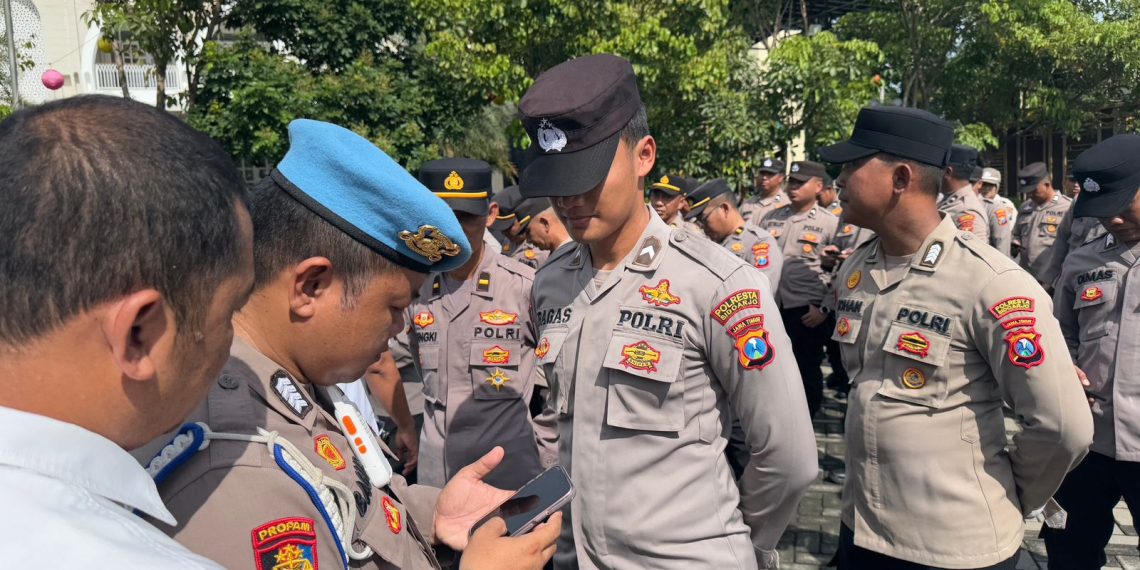Antisipasi Penyalahgunaan Alat Komunikasi, Propam Polresta Sidoarjo Periksa HP Anggota