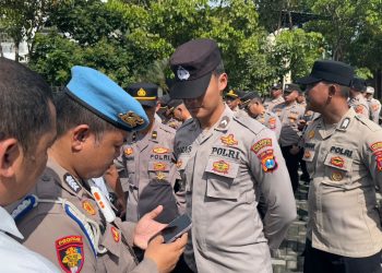 Antisipasi Penyalahgunaan Alat Komunikasi, Propam Polresta Sidoarjo Periksa HP Anggota