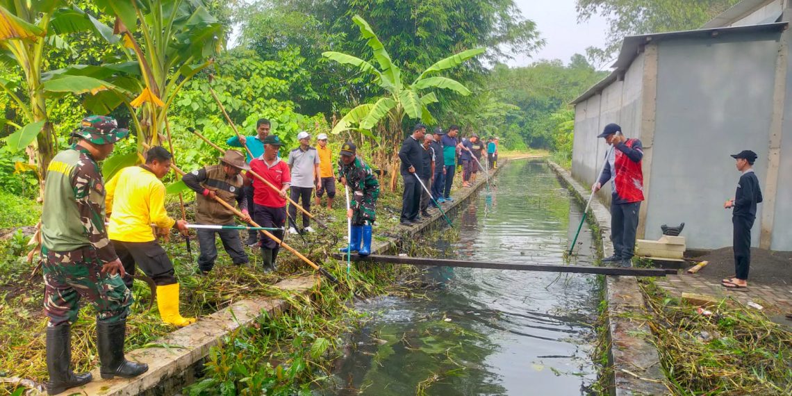 Plt Bupati Subandi Ajak Masyarakat Peduli Kebersihan Sungai