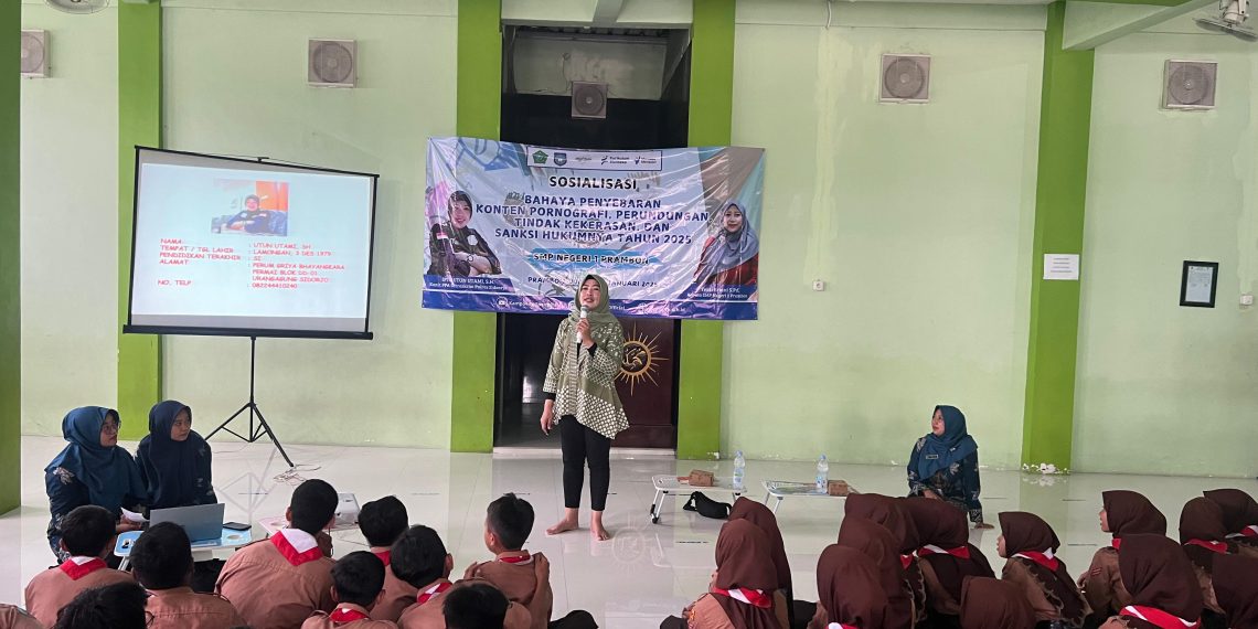 Kanit PPA Polresta Sidoarjo Edukasi Bijak Bermedsos dan Bullying di SMPN 1 Prambon