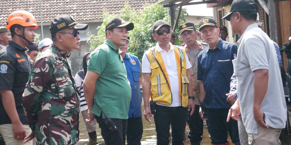 Plt Bupati Subandi Respon Cepat Tangani Banjir di Jabon
