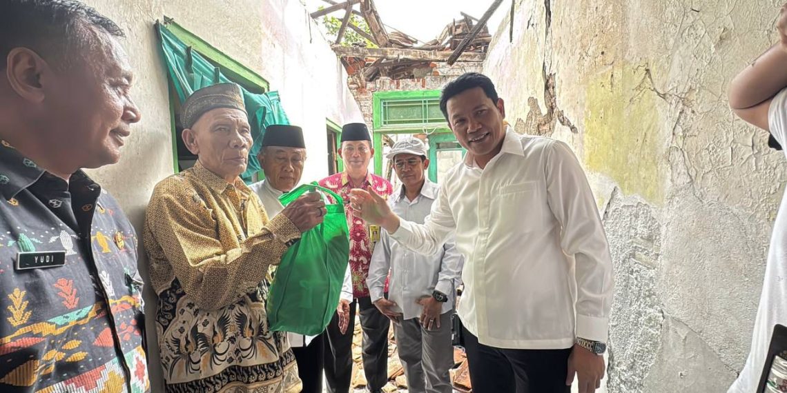 Plt Bupati Subandi Renovasi RTLH Warga Sebatangkara di Desa Gisik Cemandi