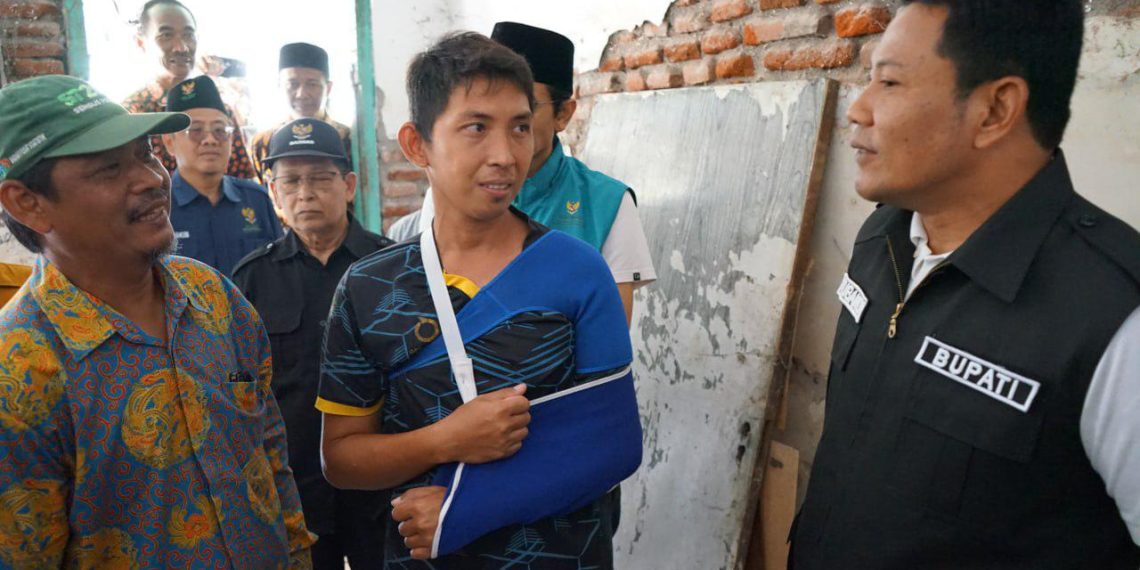 Sidak RTLH, Plt Bupati Subandi Perbaiki Rumah Warga Desa Jati