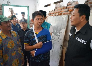 Sidak RTLH, Plt Bupati Subandi Perbaiki Rumah Warga Desa Jati