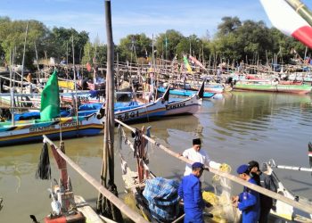 Potensi Cuaca Ekstrim, Satpolairud Polresta Sidoarjo Patroli Temui Nelayan