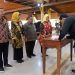 Plt Bupati Subandi Serahkan Penghargaan SAKIP dan IPP kepada Perangkat Daerah Terbaik