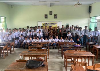 Wayang Pandawa Polsek Krembung Datangi Sekolah