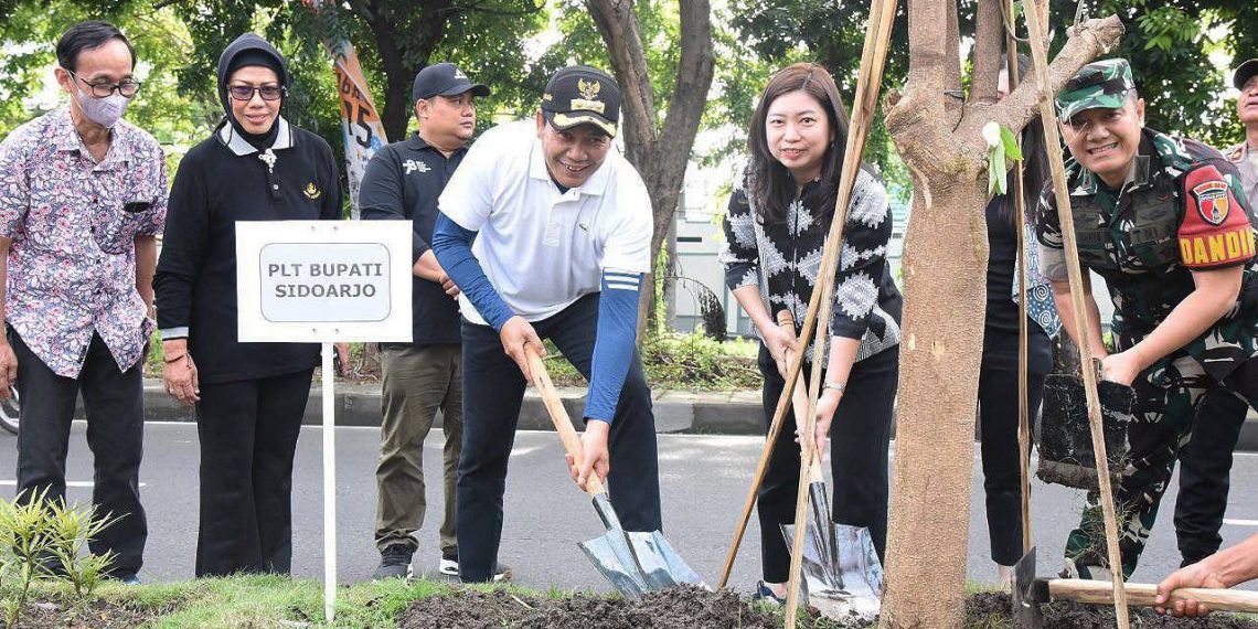 Plt Bupati Subandi Tanam 125 Bibit Pohon Pule CSR Mitra Keluarga