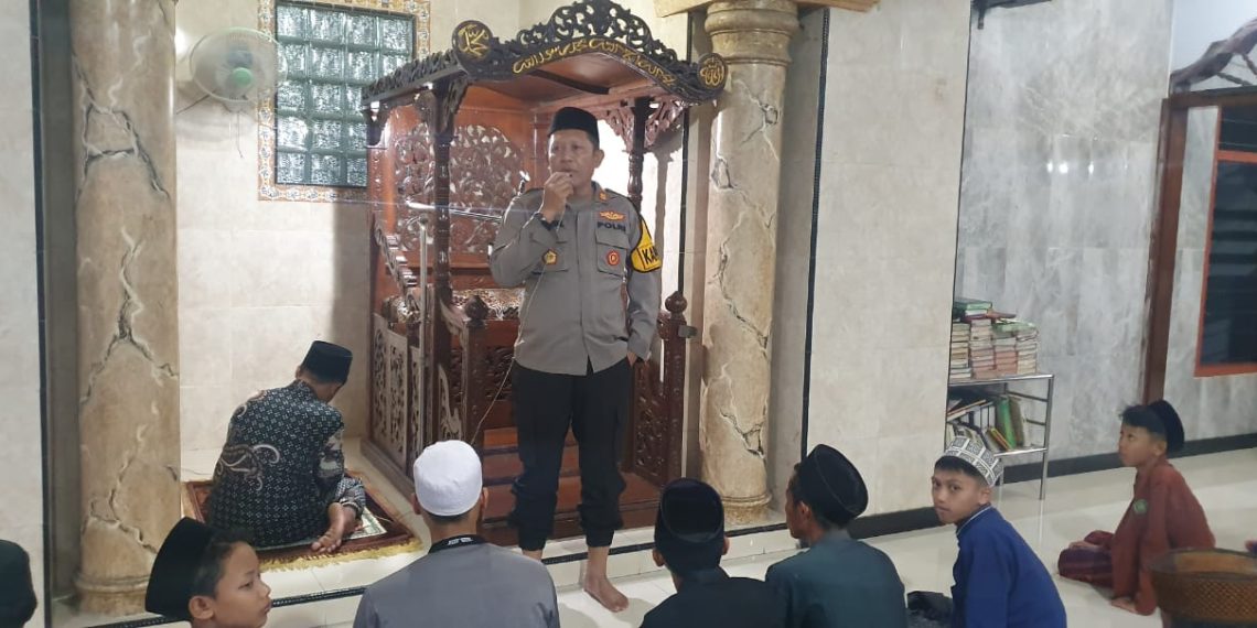 Kapolsek Tulangan Ajak Santri Cegah Narkoba dan Hindari Pergaulan Bebas