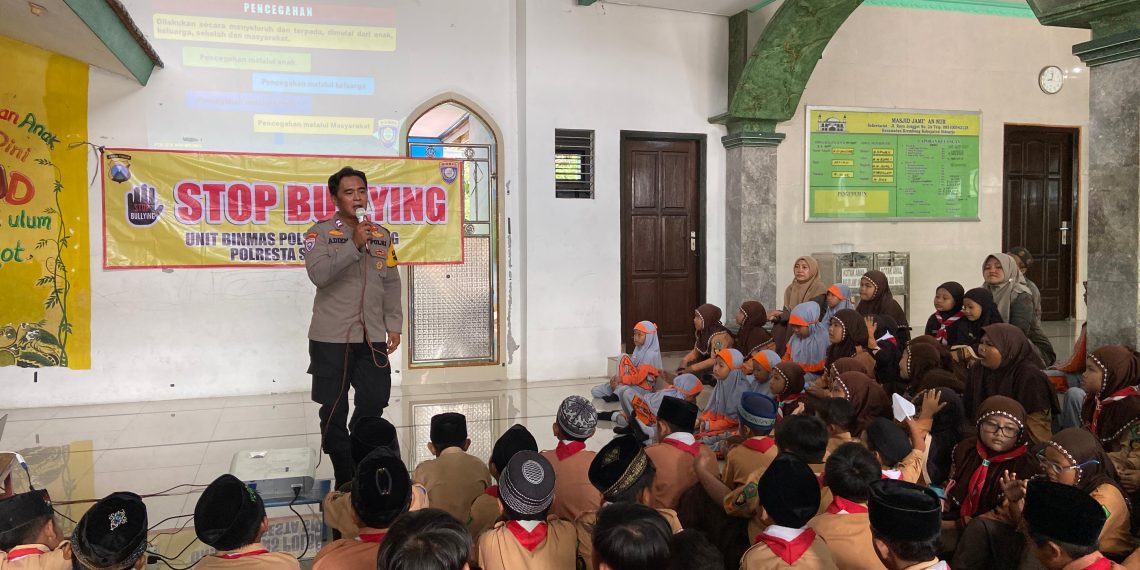 Polsek Krembung Kuatkan Nasionalisme Pelajar untuk Cegah Perundungan