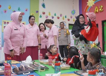Yayasan Kemala Bhayangkari Daerah Jatim Bagikan Makan Bergizi di Sidoarjo