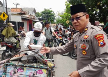 Jumat Berkah Polsek Taman Bagikan Makanan Gratis