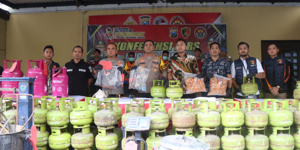 Polresta Sidoarjo Bongkar Dua Gudang Pengoplosan LPG