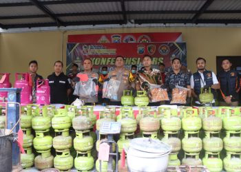 Polresta Sidoarjo Bongkar Dua Gudang Pengoplosan LPG