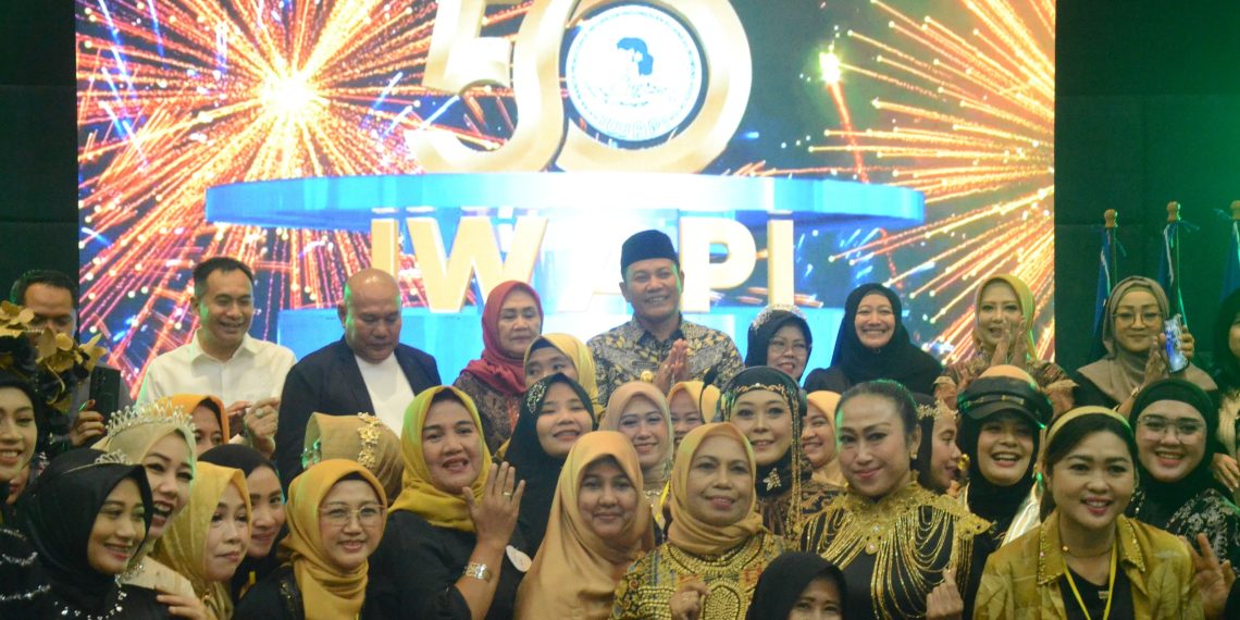 Plt Bupati Subandi Apresiasi Peran IWAPI dalam Pemberdayaan Perempuan di HUT Ke-50
