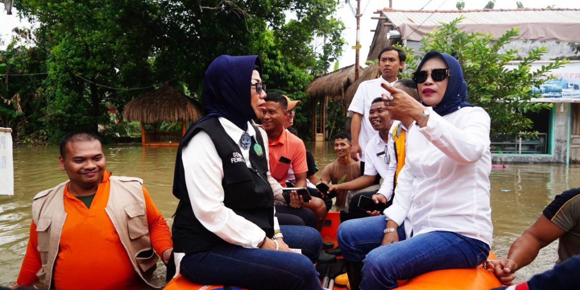 Datangi Korban Banjir, Wabup Hj Mimik﻿ Minta Penanganan Banjir Secepatnya