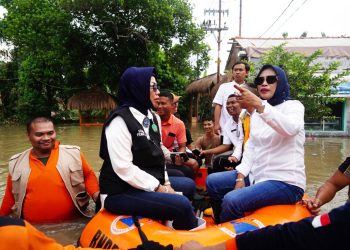 Datangi Korban Banjir, Wabup Hj Mimik﻿ Minta Penanganan Banjir Secepatnya