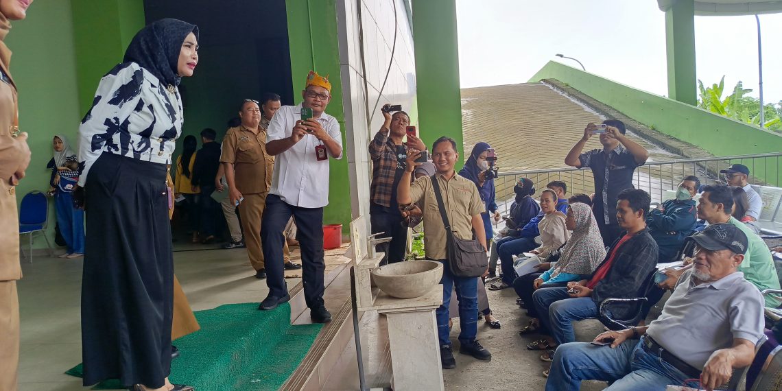 Sidak MPP, Wabup Sidoarjo Hj Mimik Idayana Minta Tambahan Petugas Atasi  Antrean Panjang