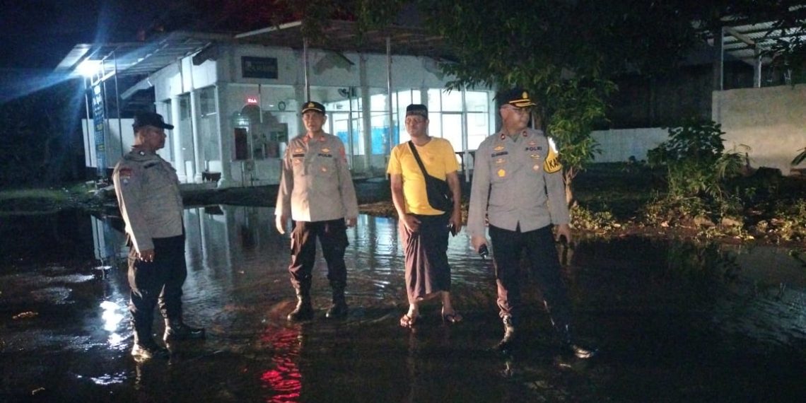 Kapolsek Candi Cek Kondisi Genangan Air di Perumahan Sentra Alam