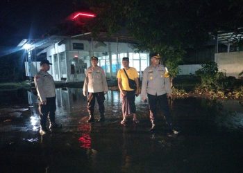 Kapolsek Candi Cek Kondisi Genangan Air di Perumahan Sentra Alam