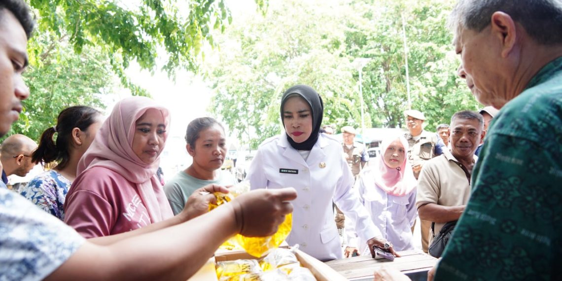Wabup Hj Mimik﻿﻿ Idayana﻿﻿ Sidak Pasar Porong, Pastikan Ketersediaan Bahan Pokok Selama Ramadhan