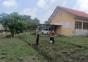 Bhabinkamtibmas Polsek Prambon Dampingi Kelompok Tani Terong dan Cabai